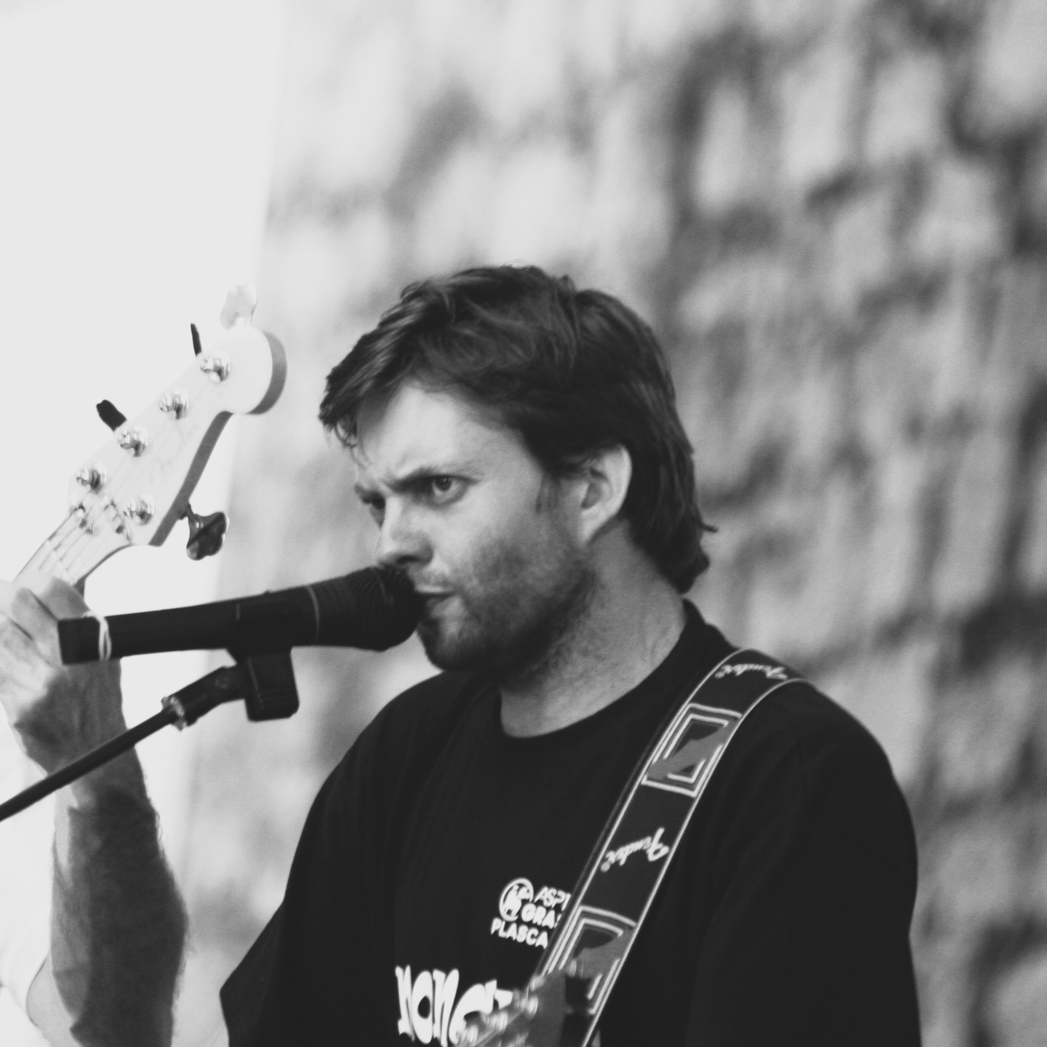 Lionel - Chanteur et guitariste de Disccover